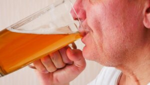 Study: Associations between commonly consumed beverages and the oral microbiome in three US cohort studies. Image Credit: Stockah / Shutterstock