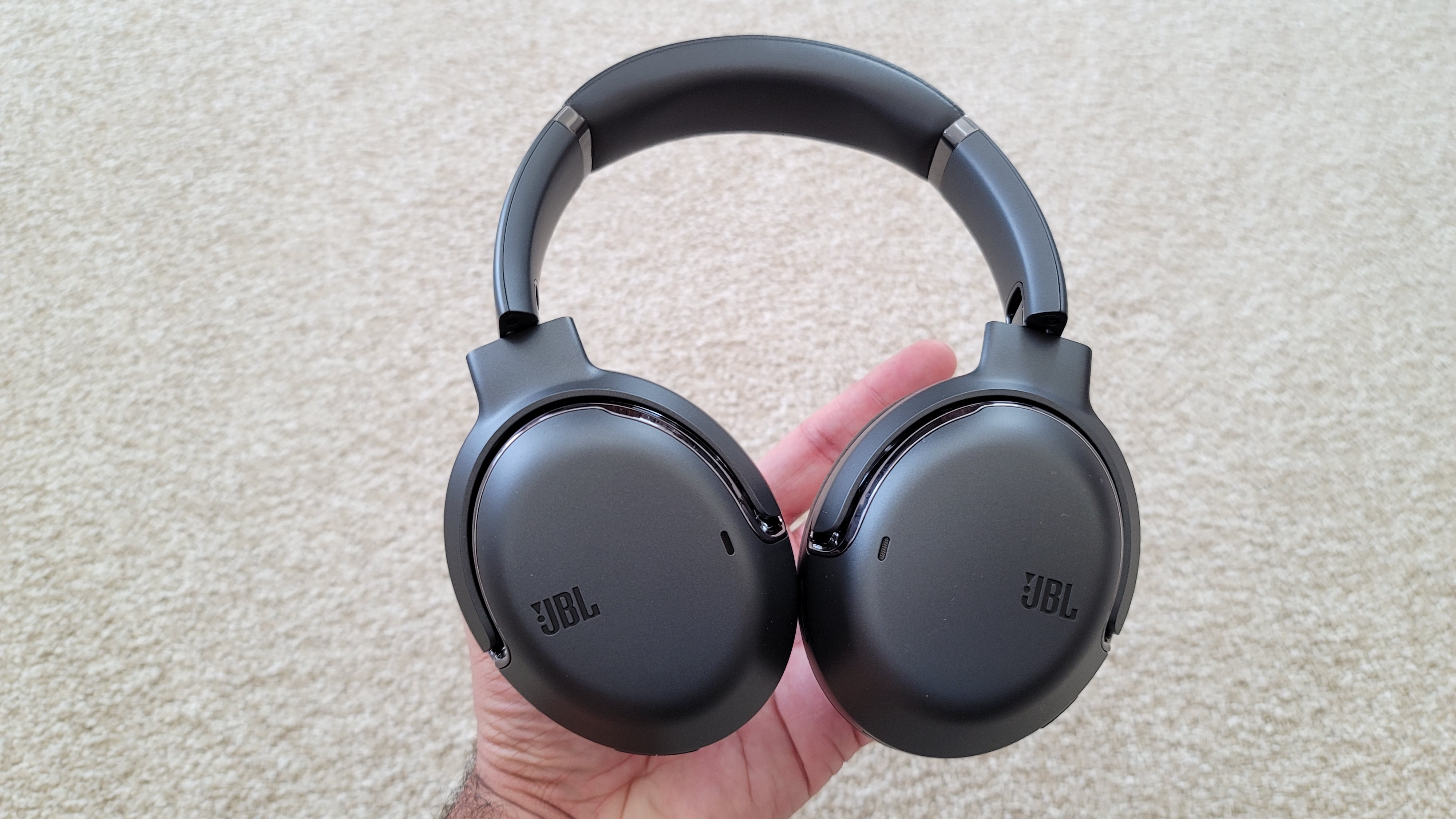 סקירת JBL Tour One