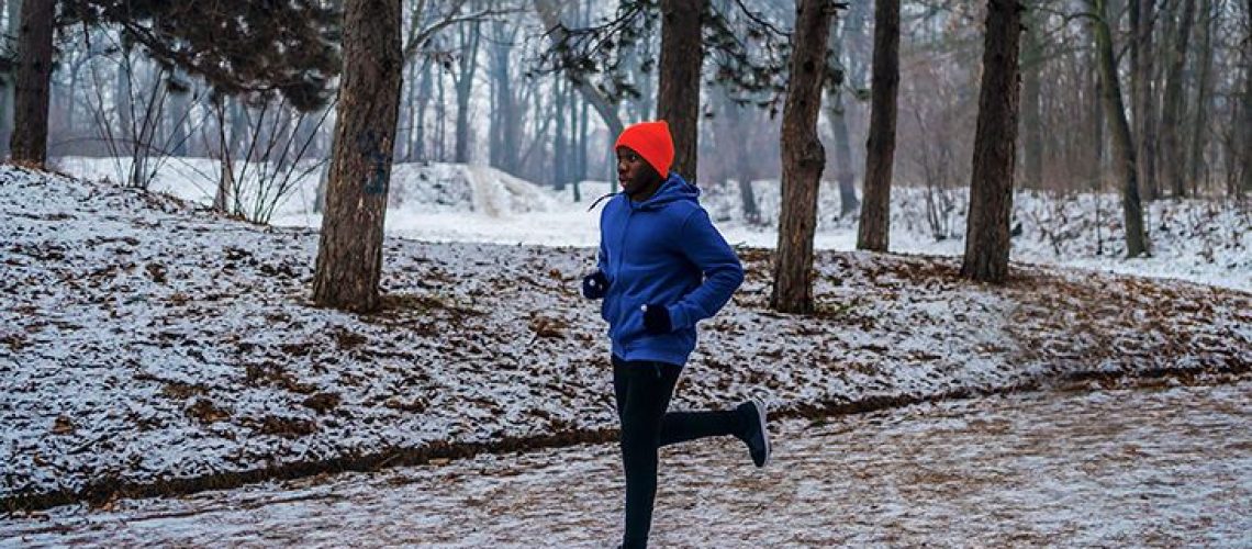 היתרונות של ריצה בקור עולים על ריצה במזג אוויר חם