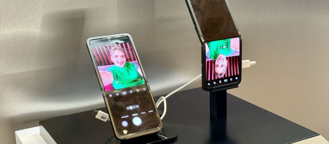 Samsung Display OLED Flex In and Out Concept