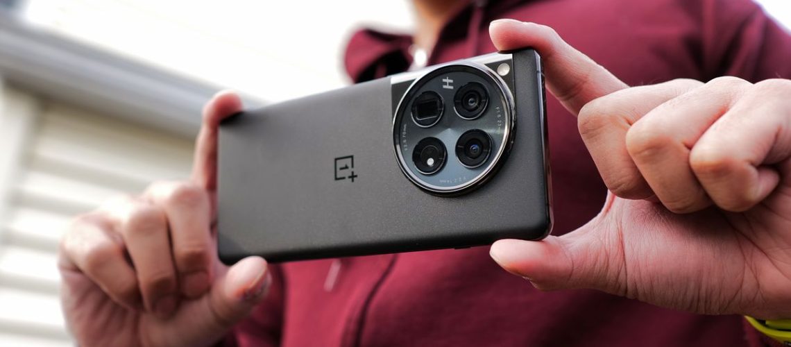 סקירה מעשית של OnePlus 12: זו יכולה להיות ספינת הדגל המושלמת במחיר סביר