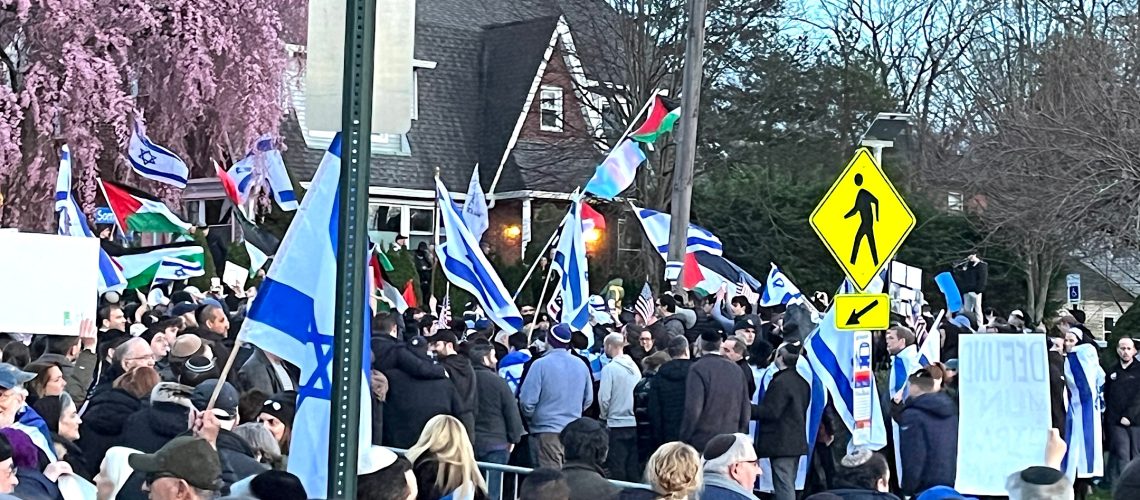 בטיאנק, ניו ג'רזי, קהילה יהודית מנופפת דגל מתמודדת עם מחאה פרו-פלסטינית