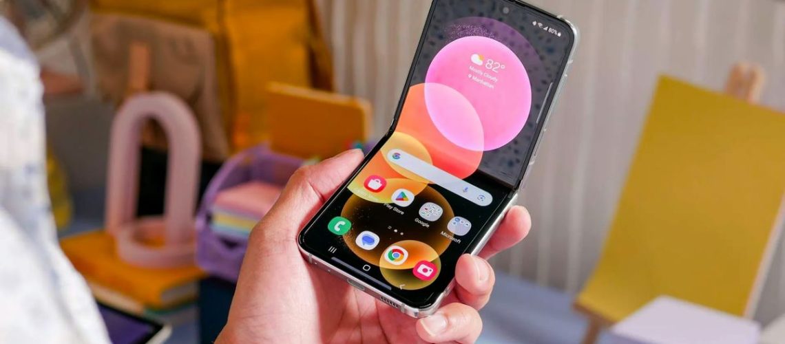 Samsung Galaxy Z Flip 5 mid fold