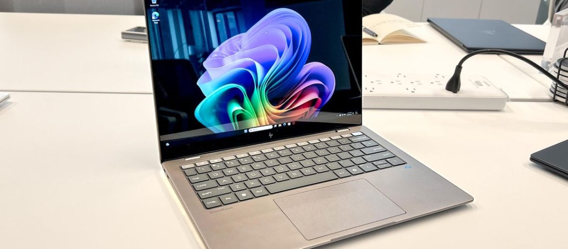 סקירה מעשית של HP OmniBook X: מחשב נייד Snapdragon X Elite מפרסם את מחשבי ה-MacBook מאת Tony Polanco פורסם ב-20 במאי 24 עדיין לא דורג HP OmniBook X כולל עיצוב חדש לגמרי ויכול להיות מעצמת בינה מלאכותית.  הנה מה שאנחנו חושבים על המחשב הנייד הקרוב.