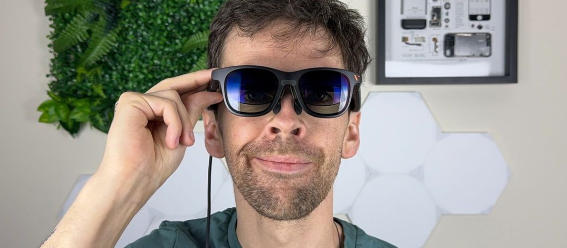 Viture Pro הם משקפי ה-AR האהובים עליי החדשים - אבל הם הרבה יותר מזה מאת ג'ייסון אנגליה שפורסם ב-26 במאי 24. Viture היא סגולה (במשקפי AR)