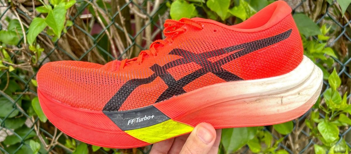 רצתי יותר מ-100 מייל ב-Asics Metaspeed Sky Paris — אני חושב שזו נעל המירוצים הטובה ביותר שקיימת מאת ניק האריס-פרי פורסם ב-28 במאי 24. Asics Metaspeed Sky Paris היא נעל מירוץ מודרנית מושלמת והמועדפת החדשה שלי למירוצים בכל מרחק.