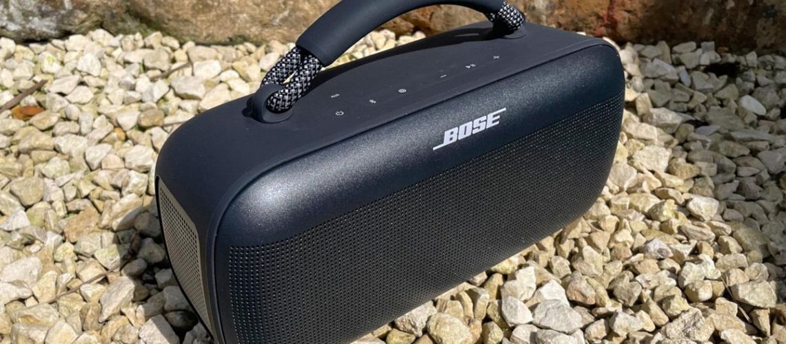 סקירת Bose SoundLink Max: רמקול נייד אופנתי עם שפע של בום והשמעה של 20 שעות מאת Lee Dunkley פורסם ב-1 ביוני 24 ה-SoundLink Max החדש מציע צליל סטריאו נרחב והשמעה של 20 שעות ברמקול ה-Bluetooth הנייד הגדול ביותר של Bose עד כה, והוא רועד להעלות את קטגוריית הרמקולים הניידים.