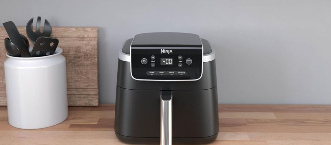 השתמשתי בטיגון האוויר הקטן ביותר של Ninja להכנת ארוחה, והתוצאות היו מרשימות מאת Millie Fender שפורסם ב-2 ביוני 24 Ninja עשתה זאת שוב עם Air Fryer Pro 4-in-1.  אינטואיטיבי לשימוש ומושלם עבור מטבחים קטנים, הטיגון 5QT זה עשוי להיות קצת יקר, אבל זו בחירה חכמה.