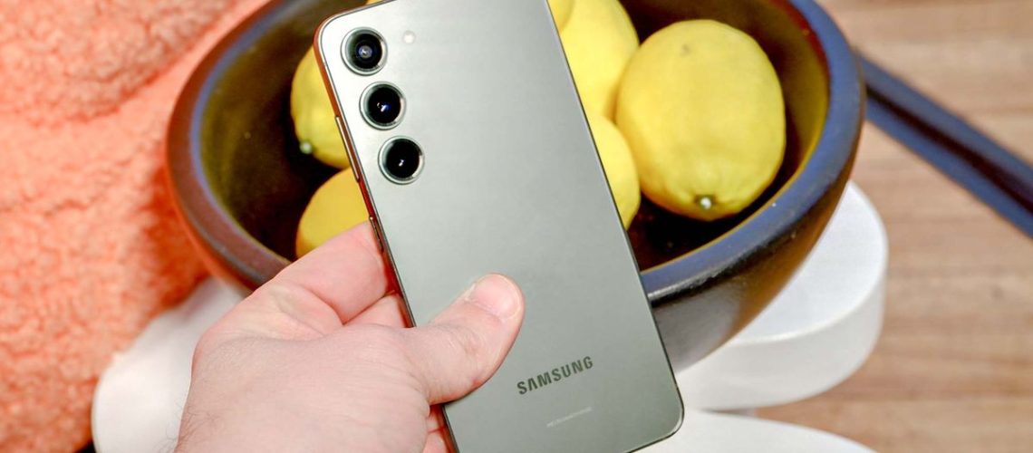 Galaxy S23 hands-on back of phone