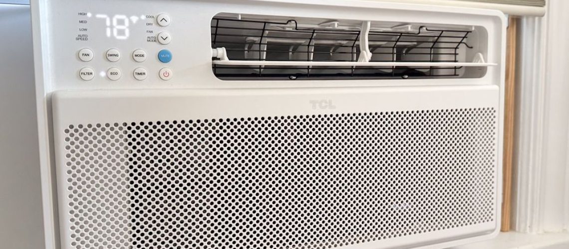 סקירת מזגן TCL Smart Inverter Window מאת מייק פרוספרו שפורסמה ב-10 ביולי 24 מזגן TCL Smart Inverter Window שקט ויעיל, בעל עיצוב נהדר ועובד עם כל הפלטפורמות העיקריות של בית חכם, אך הרגיש מעט חסר כוח.