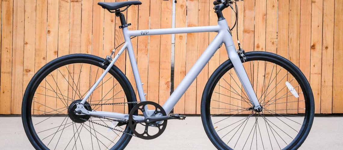 סקירת Ride1Up Roadster V2: מהנה לרכיבה, נהדר לנסיעות נסיעה מאת Dan Cavallari עודכן לאחרונה ב-11 ביולי 24. Ride1Up Roadster V2 מהנה מאוד לרכיבה, בעל חיי סוללה טובים, והוא מותאם היטב למסלולים שטוחים ועקביים ולנסיעות.