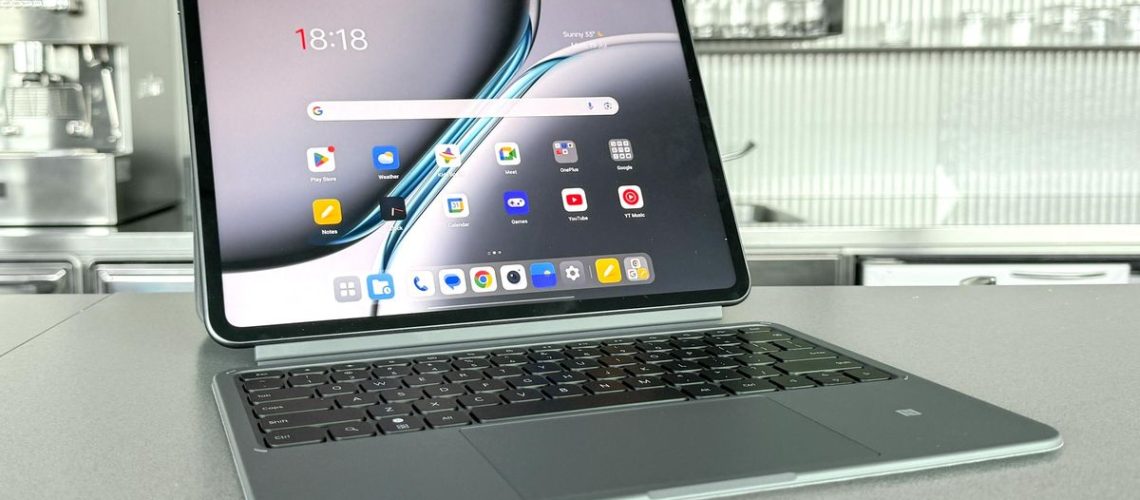 OnePlus Pad 2 מעשי: תקן טאבלט אנדרואיד מעלה את הרף מאת Richard Priday פורסם ב-16 ביולי 24 עדיין לא מדורג OnePlus חשפה זה עתה את הטאבלט השני שלו, וזה הולך אחרי ה-iPad Air עם המפרט המשופר שלו.