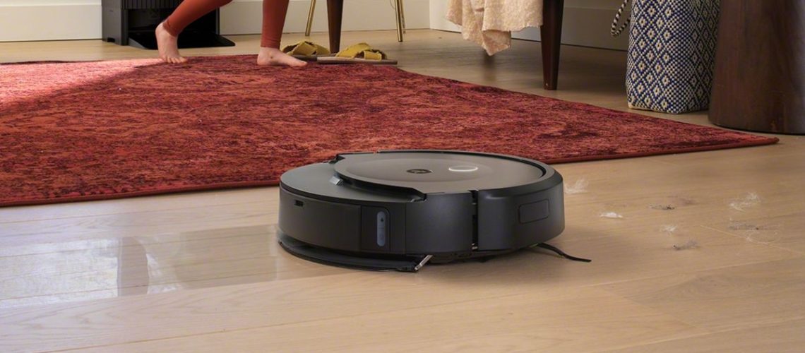 Combo 10 Max mops floor and approaches debris