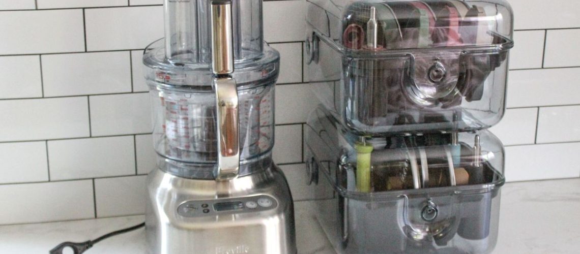 זה עתה ניסיתי את מעבד המזון הזה בשווי 700 דולר, והוא בליגה משלו לגיוון בבישול מאת Camryn Rabideau פורסם ב-24 ביולי 24 מעבד המזון Breville Paradice 16 הוא הסו-שף שתמיד רצית למטבח שלך - בנוסף לקיצוץ ו לפירה, המכשיר היוקרתי הזה יכול לחתוך, לקוביות, לגרוס ועוד.