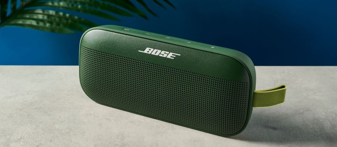 סקירת Bose SoundLink Flex מאת Erin Bashford שפורסמה ב-29 ביולי 24. Bose SoundLink Flex הוא רמקול טוב אם אתה רוצה משהו נייד, קל משקל וקל לשימוש.  אבל אם אתה מחפש EQ הניתן להתאמה אישית או הגרסה האחרונה של Bluetooth, אין לך מזל.