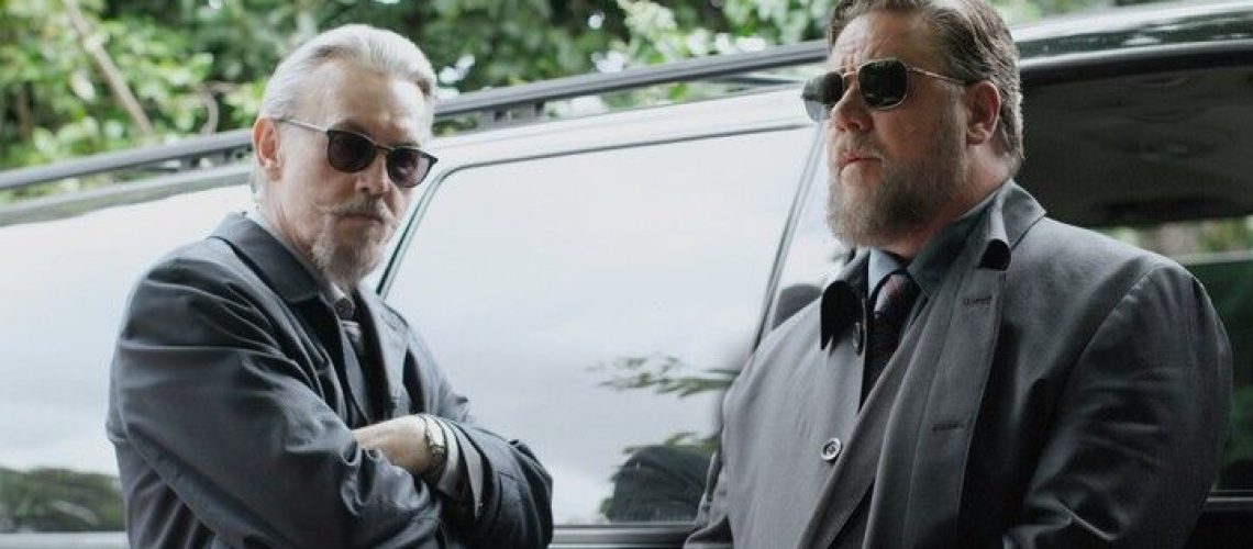 (L-R) Tommy Flanagan and Russell Crowe in