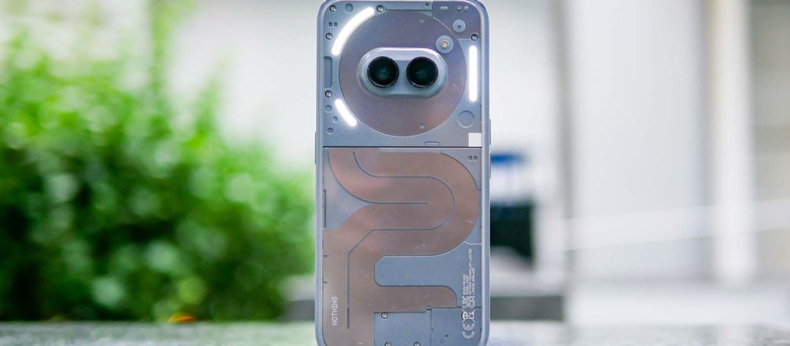 סקירה מעשית של Nothing Phone 2a Plus: זה יכול לגרום לך לשכוח שה-Pixel 8a קיים מאת John Velasco פורסם ב-31 ביולי 24 עדיין לא דורג Nothing Phone 2a Plus דומה מאוד לאחיו ב-Nothing Phone 2a, אבל הוא מלווה ב-Nothing Phone 2a Plus שבב חזק יותר, חווית תוכנה מותאמת, מצלמת סלפי 50MP ועוד.