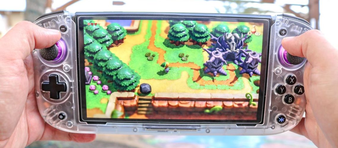 סוף סוף התחלתי לשחק ב-Switch שלי במצב כף יד אחרי שבע שנים, והכל בזכות הבקר הזה מאת Anthony Spadafora פורסם ב-11 באוגוסט 24 The Nitro Deck+ הוא חובה עבור נגני Switch כף יד שרוצים פונקציונליות בסגנון פרו-בקר בגורם צורה נוח יותר.