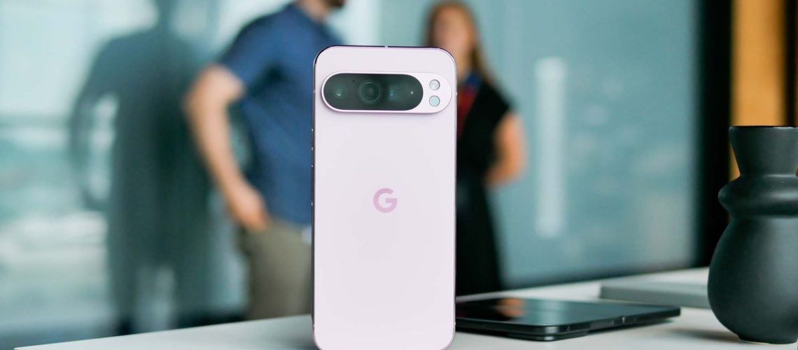 ל-Google Pixel 9 יש תכונת מצלמה שמשנה משחק עם Add Me - כך זה עובד