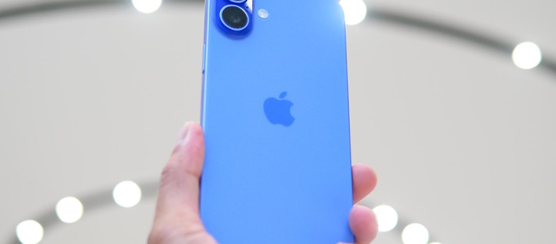 Apple iPhone 16 &amp; 16 Plus hands-on.