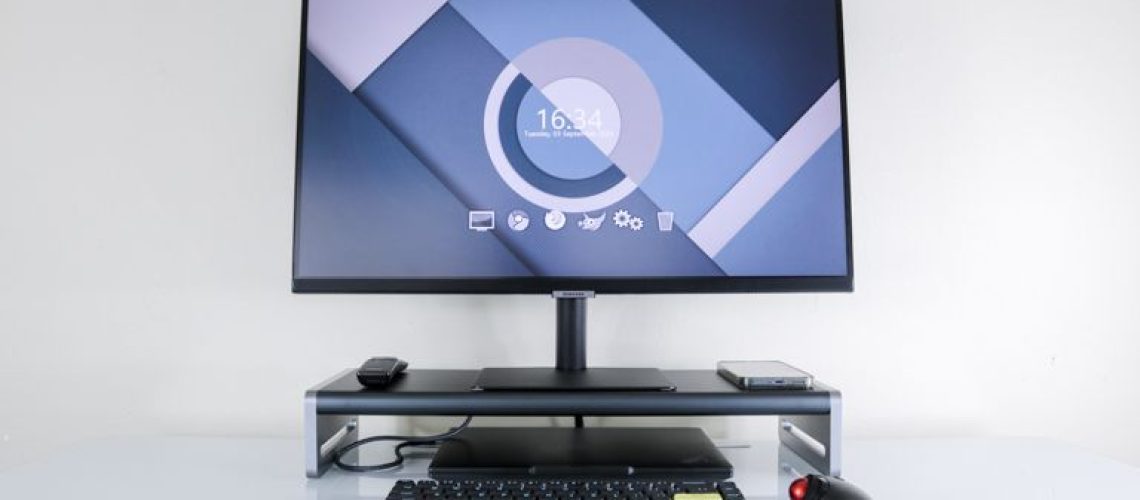 The built-in charger on top of the Anker 675 USB-C Docking Station