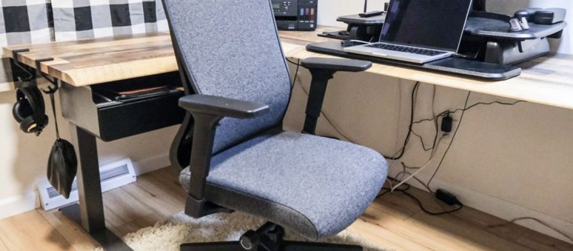 סקירת Vari Task Chair: כיסא משרדי נוח ללא מחיר פרימיום מאת Dan Cavallari פורסם ב-18 בספטמבר 24 The Vari Task Chair הוא כיסא משרדי במחיר סביר עם משענת רשת, תמיכה מותנית אקטיבית והוא מגיע במספר צבעים שונים.