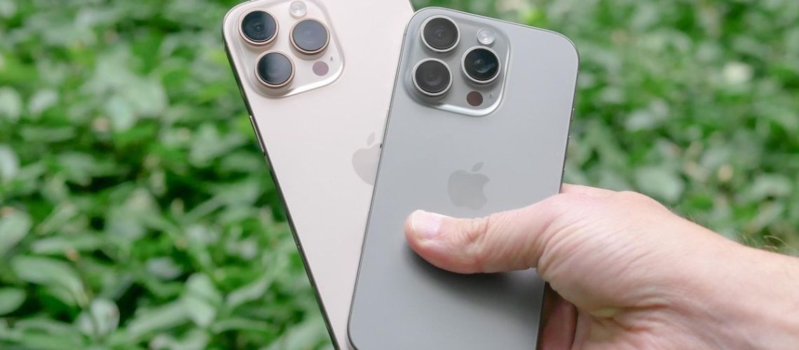 iPhone 16 Pro vs iPhone 16 Pro Max in one hand
