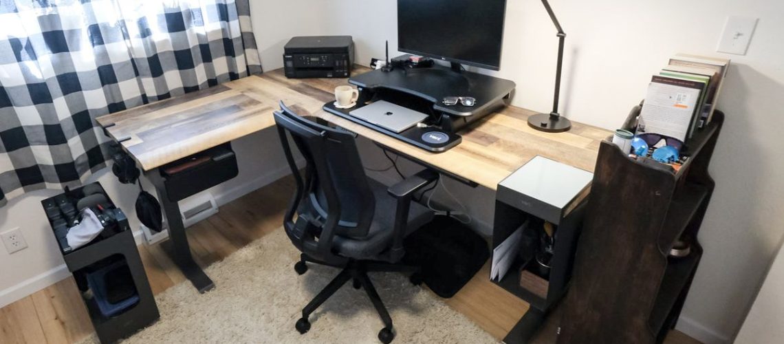 זה עתה בדקתי שולחן עמידה חשמלי זה בצורת L — והוא מחליף משחק עבור המשרד הביתי שלי מאת דן קוואלארי פורסם ב-3 באוקטובר 24 שולחן העבודה החשמלי בצורת L בנוי היטב, קל לשימוש ובעיקר מרווח המעניק לך את כל המקום שאתה צריך עבור כל משימה שאתה מנסה להתמודד.