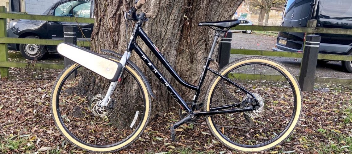 סקירת CLIP: ערכת ההמרה לאופניים חשמליים זו זקוקה לעבודה מאת ארין בשפורד שפורסמה ב-22 בנובמבר 24 ערכת ההמרה לאופניים חשמליים מסוג CLIP היא אב טיפוס מסודר, אך זקוקה לכוונון עדין לפני שנוכל להמליץ ​​עליה. הטווח הוא רק 4 קילומטרים, הוא לא יכול להתמודד עם גשם והוא די מגושם.