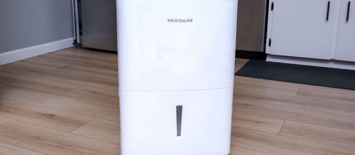 סקירת מסיר לחות של Frigidaire 50 Pint מאת Dan Cavallari שפורסמה ב-25 בנובמבר 24 פשוט אך חזק מספיק כדי להתמודד עם חללים לחים וגדולים.