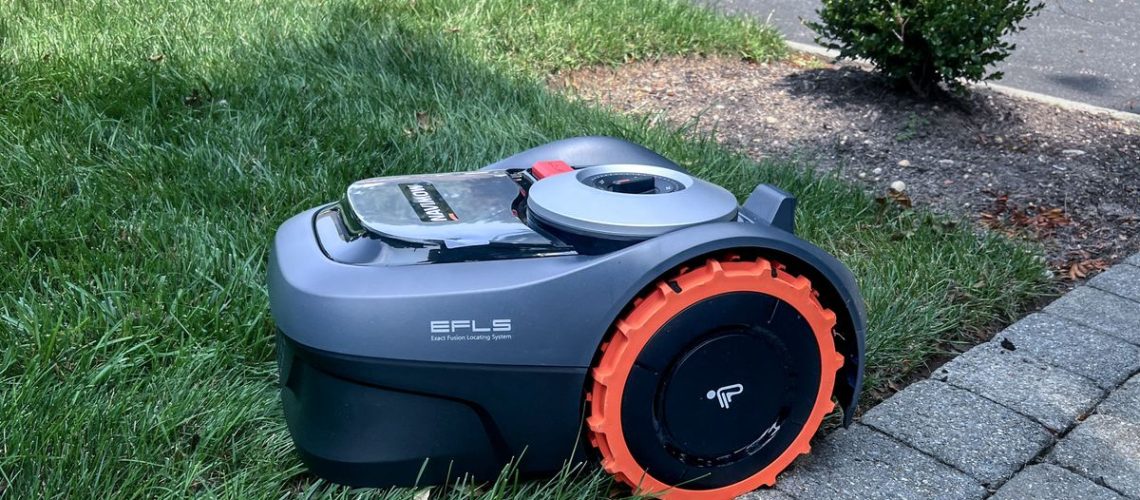 סקירת מכסחת דשא רובוטית Segway Navimow i110N: דשא גזום בצורה מושלמת מבלי להרים אצבע מאת Hunter Fenolol פורסם ב-25 בנובמבר 24 הפוך את הטיפול בחצר לאוטומטי עם מכסחת הדשא הרובוטית בעלת הביצועים הגבוהים הזו שאינה דורשת חוט היקפי