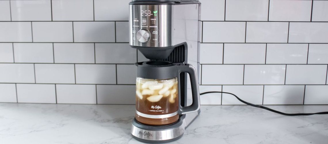 סקירת Mr. Coffee Perfect Brew מכונת קפה: Brews Hot and Crew מאת Camryn Rabideau פורסם ב-5 בדצמבר 24 זו מכונה רב-תכליתית, אבל יש לה כמה מוזרויות