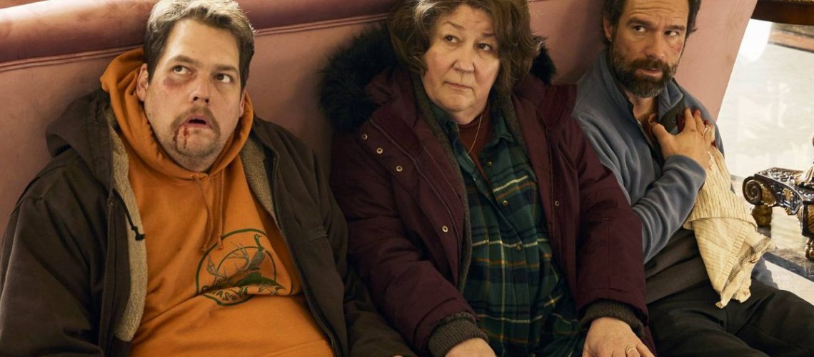 תוכנית קומדיית הפשע החדשה של Prime Video זורמת כעת - והמבקרים טוענים שזהו צפיית הבינג' המושלם