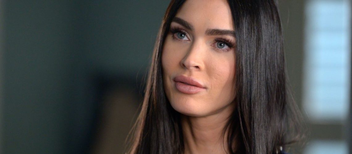 הסרט החדש מספר 1 של נטפליקס הוא מותחן מדע בדיוני אפל בכיכובה של מייגן פוקס - אבל הדעות חלוקות