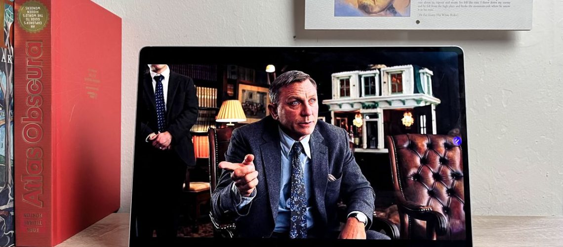 ה-Samsung Galaxy Tab S10 Ultra הוא טאבלט האנדרואיד האולטרה-גדול האחרון של החברה, ושבב משודרג מתחת למכסה המנוע עוזר לאפליקציות לפעול היטב על צג ה-AMOLED המושך את העין בגודל 14.6 אינץ'. אבל העובדה שהטאבלט הזה פחות חזק מ-iPad Pro M4 פוגעת בו, במיוחד עכשיו כשהאייפד מגיע עם OLED. מאת Alex Wawro פורסם ב-12 בדצמבר 24 הטאבלט הגדול ביותר של סמסונג מהיר מאי פעם - אבל האם זה מספיק?