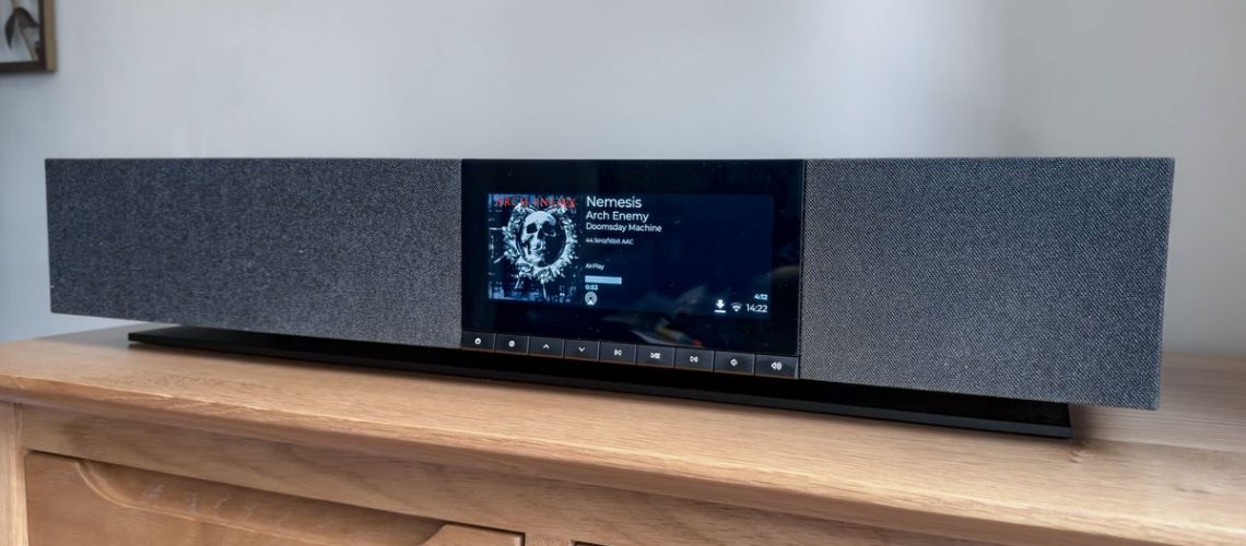 זה עתה בדקתי את מערכת האודיו המדהימה הזו - והיא מחליפה את כל הרמקולים בסלון שלי מאת תמי רוג'רס פורסם ב-14 בדצמבר 24 ה-Cambridge Audio Evo One עשוי להיות אחד מחלקי חומרת האודיו המגניבים ביותר שתוכלו לקנות היום .