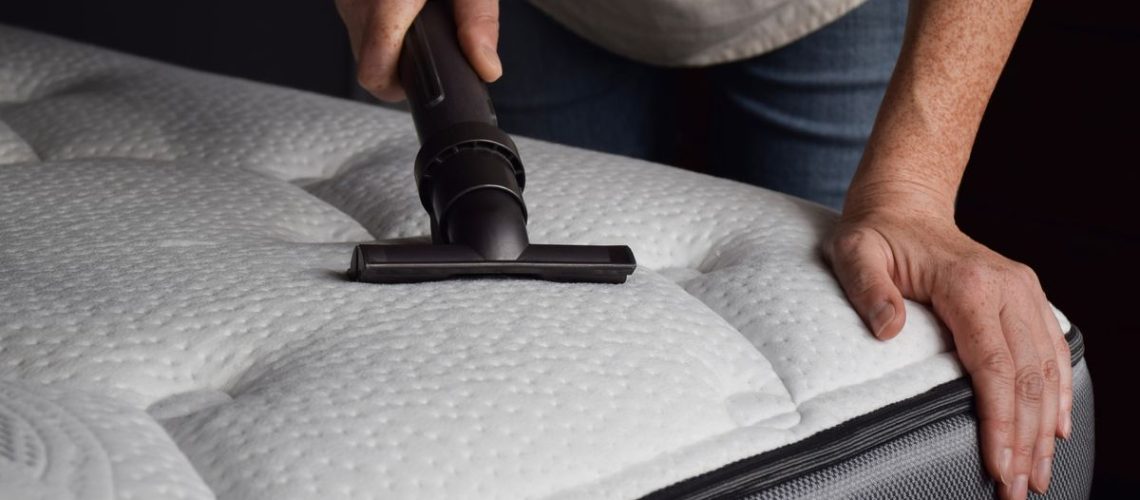 איך לנקות לעומק את המזרן לחגים בחמישה שלבים פשוטים