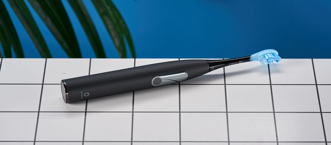 זה עתה ניסיתי את מברשת השיניים החכמה המדהימה הזו של AI - ואני אוהב אותה יותר מה-Oral-B שלי מאת ארין בשפורד שפורסם ב-20 בדצמבר 24 אתה מקבל הרבה כסף עבור הכסף שלך עם מברשת השיניים הזו. ה-Oclean X Ultra S היא מברשת שיניים בטווח בינוני עם דוחות בינה מלאכותית בתוך האפליקציה, התראות ואסתטיקה נהדרת.