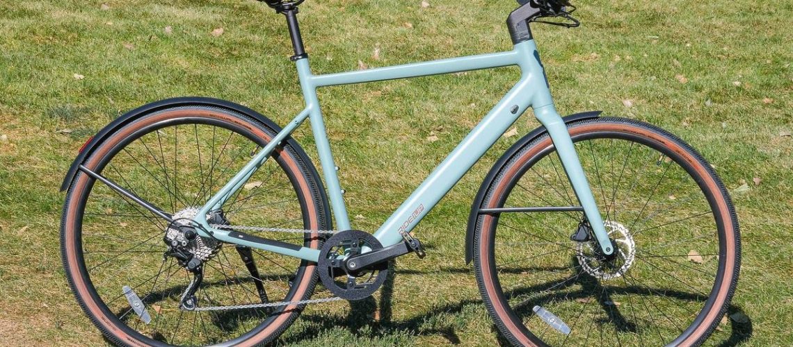 סקירת אופניים חשמליים Ride1Up Roadster V3: אופניים מצוינים באמת מאת Dan Cavallari שפורסמה ב-10 בינואר 25. בדקתי את האופניים האלקטרונים Ride1Up Roadster V3 כדי לראות איך הם משתווים לקודמו, והנה המחשבות שלי.