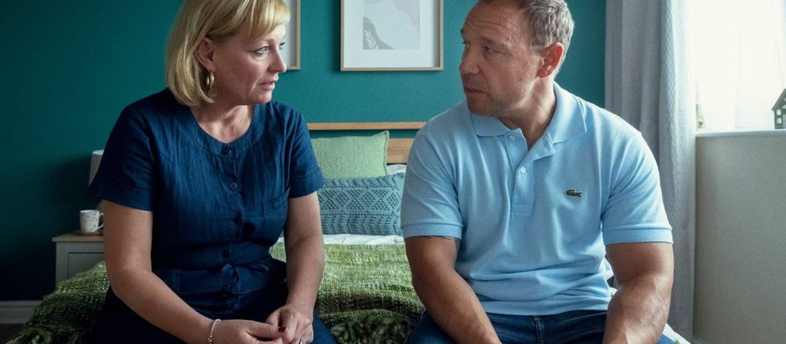 (L-R) Christine Tremarco as Manda Miller, Stephen Graham as Eddie Miller in "Adolescence"