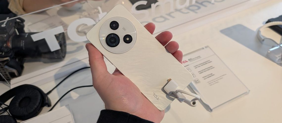 tcl nxtpaper 60 handset from the back