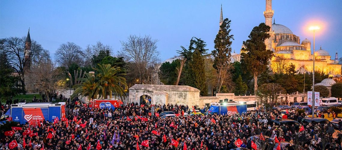 Large group of protesters in Turkey following Instanbul mayor's arrest
