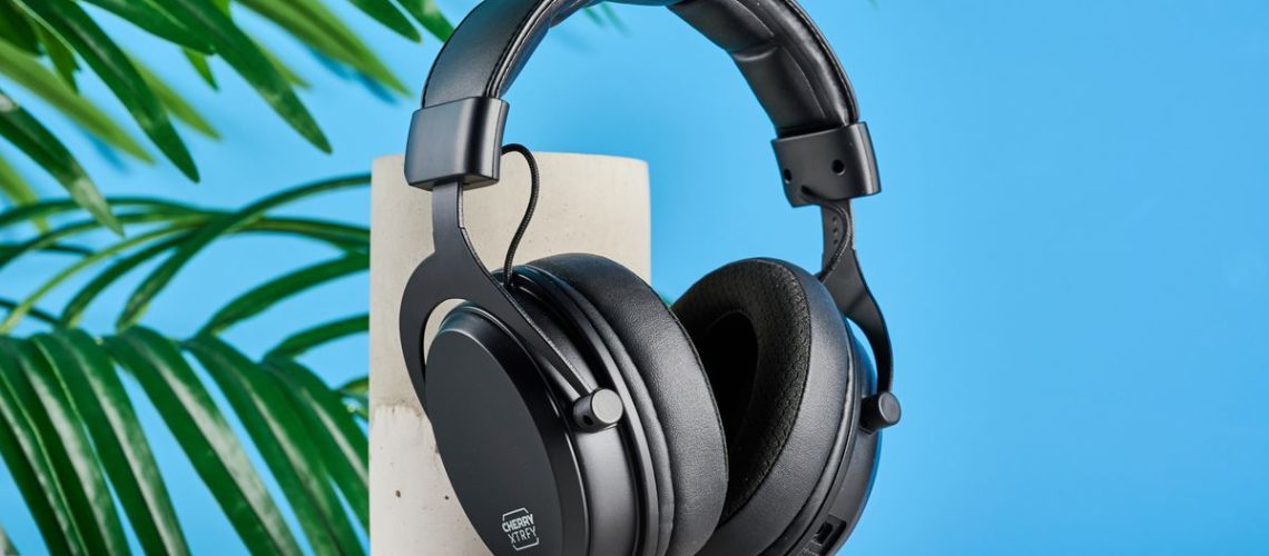 A black Cherry XTRFY H3 gaming headset