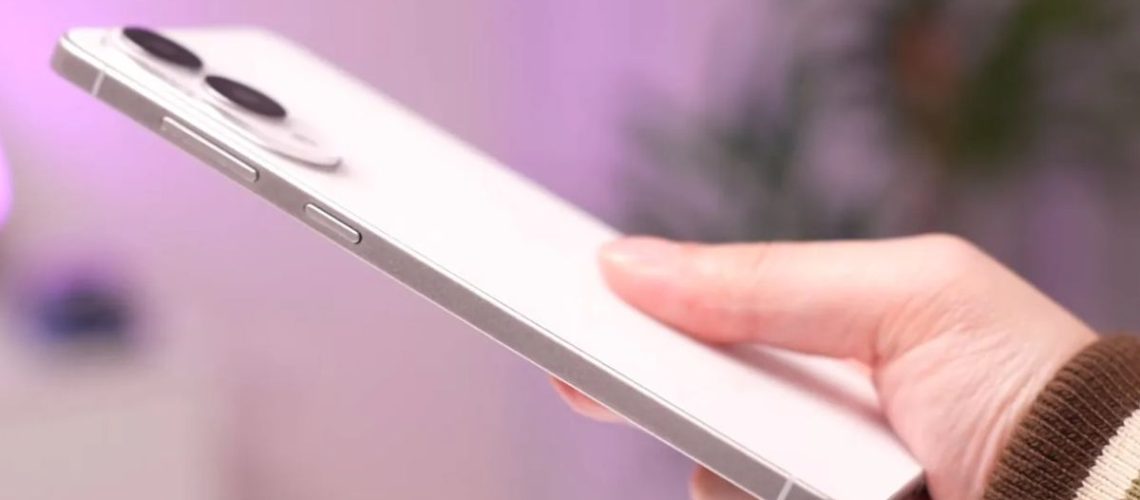 Galaxy S25 Edge dummy unit from side angle
