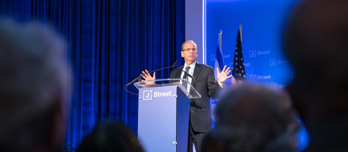 בלעדי: J Street Strurns ADL באיגוד המורים קרב, ואומר שגישתו 'משמירה את המשמעות של אנטישמיות'