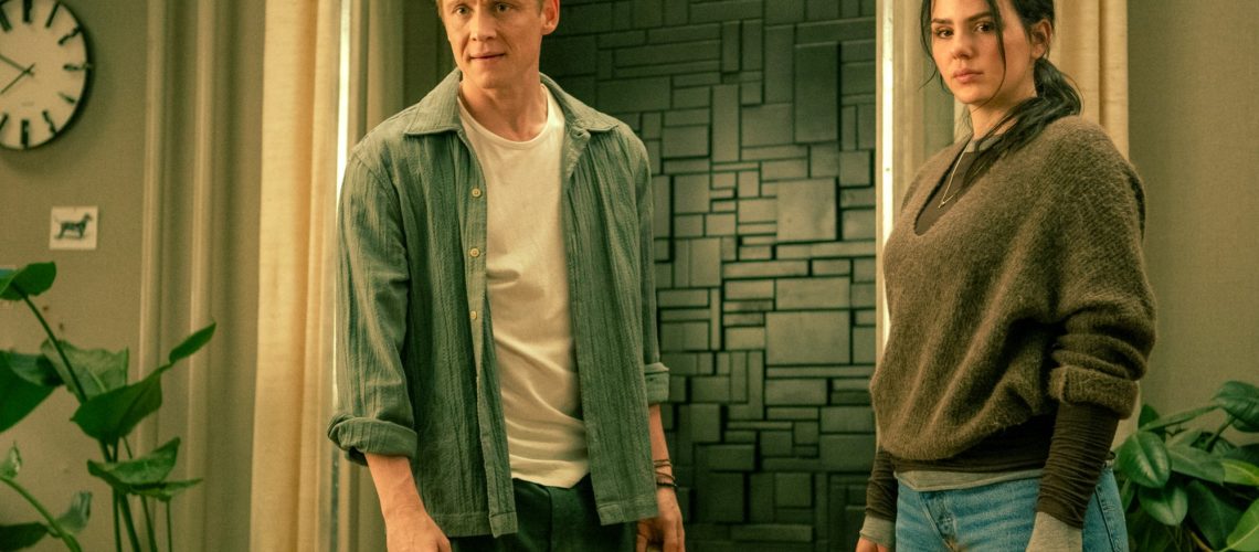 Matthias Schweighöfer as Tim and Ruby O. Fee as Olivia in Brick