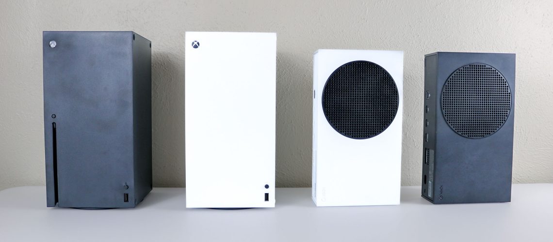 Both versions of the Xbox Series X next to both versions of the Xbox Series S on a desk