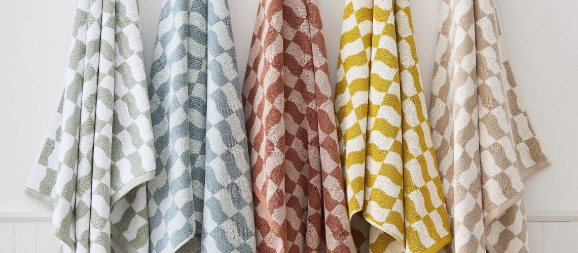 Wavy blocks towels