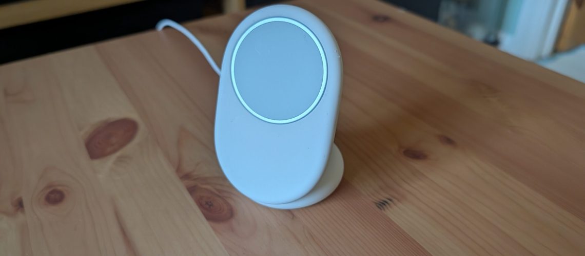 google pixelsnap stand with charger