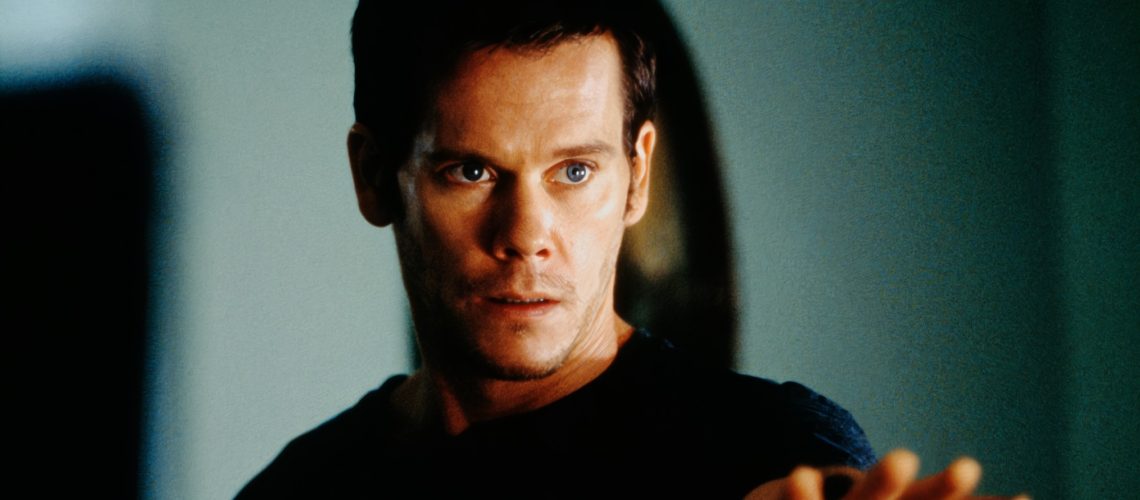 Kevin Bacon in Stir of Echoes
